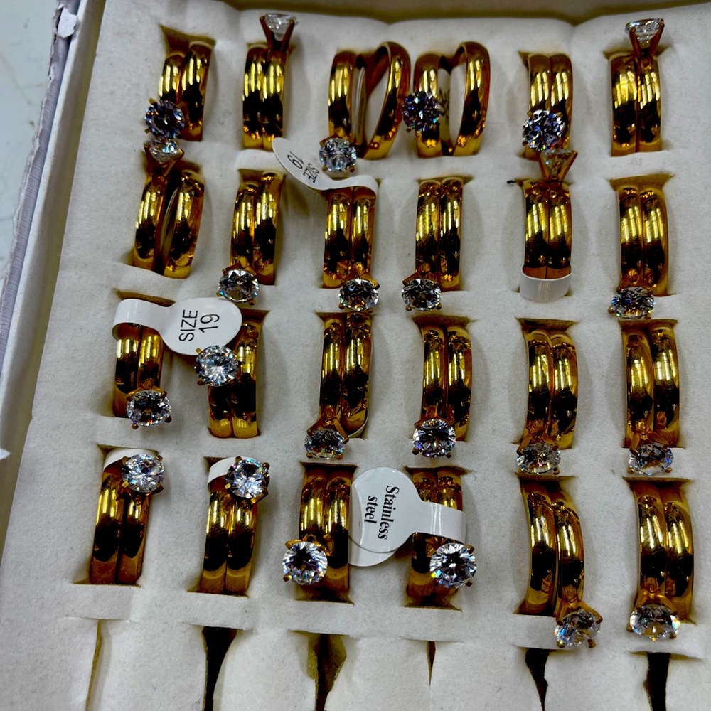 Clothes,shoes and bag - Picture 12 of 13